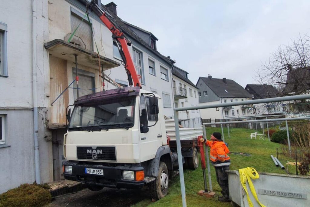 Balkonabbruch der Firma Maier Kernbohrtechnik GmbH aus Meinerzhagen