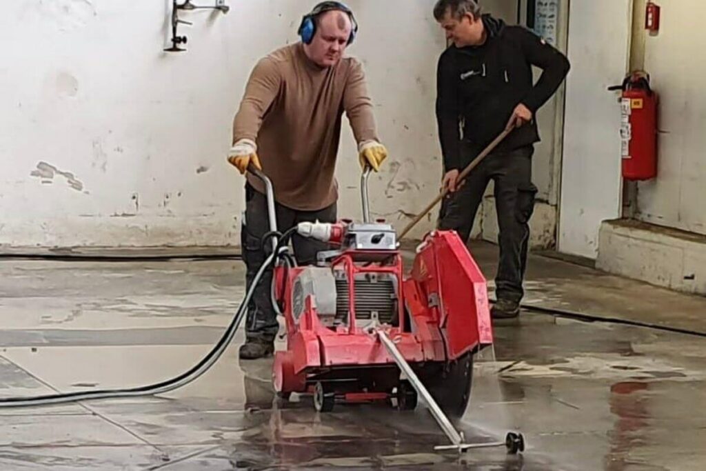 Fugenschneiden der Firma Maier Kernbohrtechnik GmbH aus Meinerzhagen